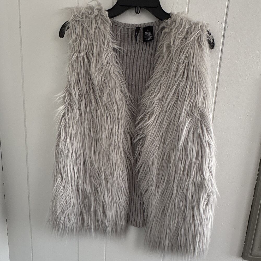 New Directions Gray Faux Fur Open Front Sleeveless Short Vest Women’s L - Picture 2 of 5